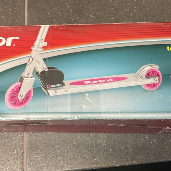 Razor Scooter - Picture 2 of 7